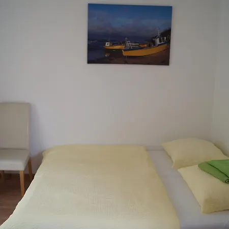 Bursztyn 2 - Na Parterze - Rowery - Plac Zabaw - Tenis Stolowy Quarto em Acomodações Particulares Rewal